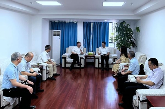 郵儲銀行廣西區(qū)分行黨委委員、 副行長高山一行到中小擔(dān)保座談交流